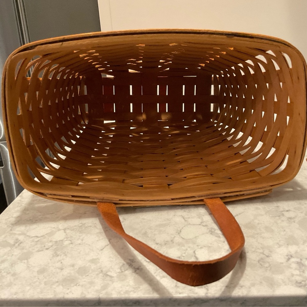 Vintage Longaberger Large Key Basket - Signed and Dated 1999 - Picture 6 of 16